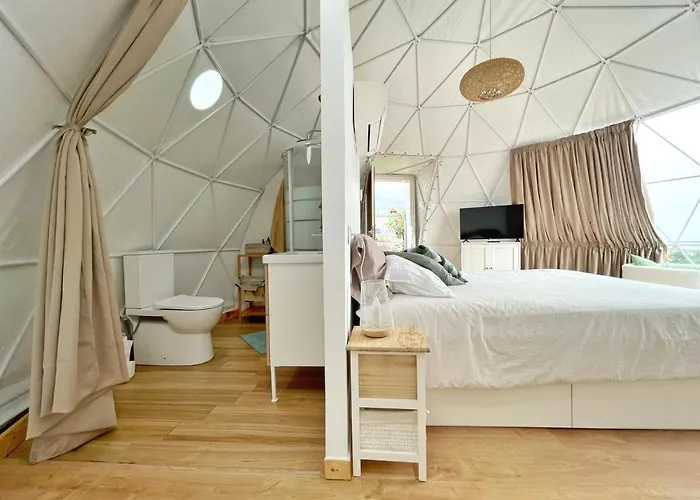 Domo Volcano Experience Piscina Climatizada אתר קמפינג