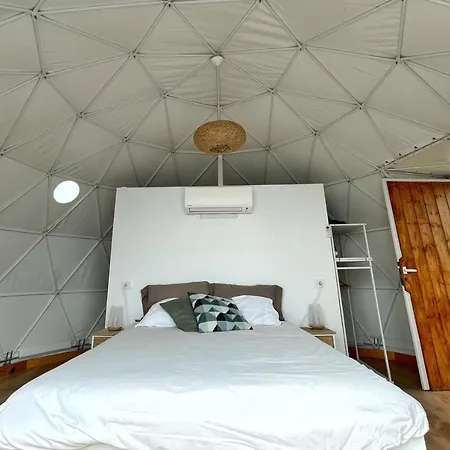 Domo Volcano Experience Piscina Climatizada Camping *